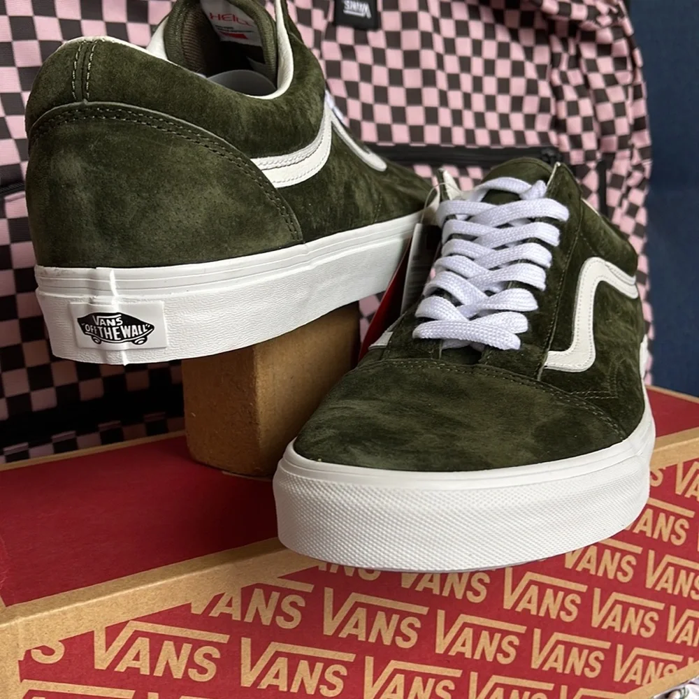 Vans Men’s Old Skool
Pig Suede Grape Leaf
VN0A4BW250K
Sneakers - Picture 10 of 16